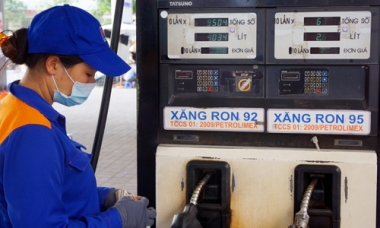 Giá dầu tăng, giữ nguyên giá xăng