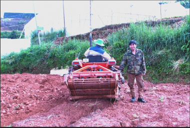 Gặp chàng “kĩ sư miệt vườn” chế tạo máy đào khoai tây đa năng ở Đà Lạt