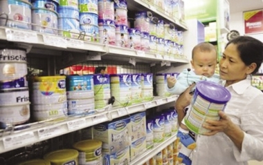 Có thể xem xét bỏ giá trần sữa trẻ em dưới 6 tuổi từ đầu tháng 7