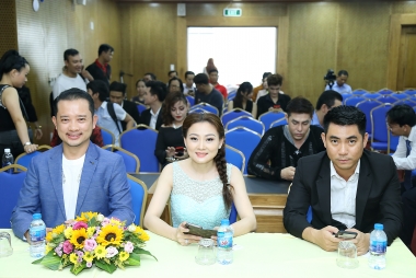 Hoa hậu Áo dài Nguyễn Kim Nhung chính thức ngồi “ghế nóng” Doanh nhân tài năng 2018.