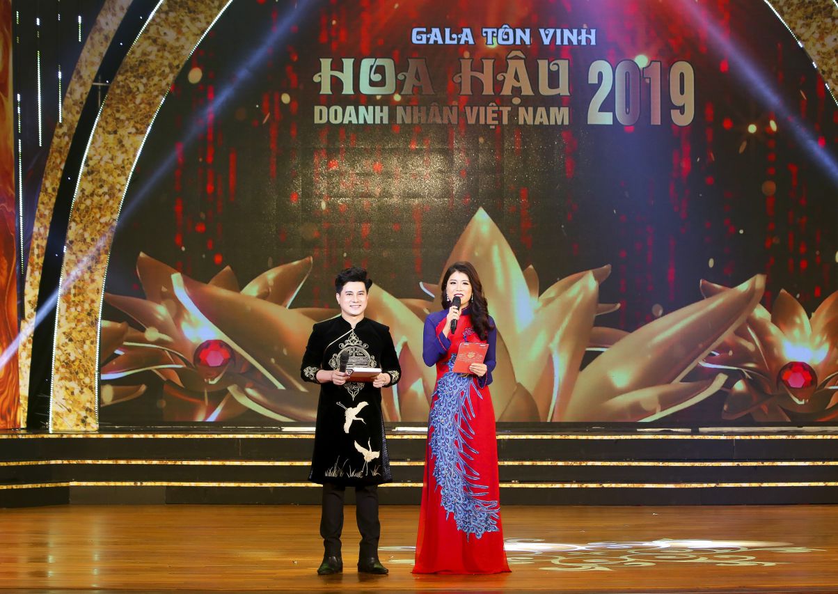 Chân dung nam MC tạo dấu ấn trong Hoa hậu Doanh nhân Việt Nam 2019