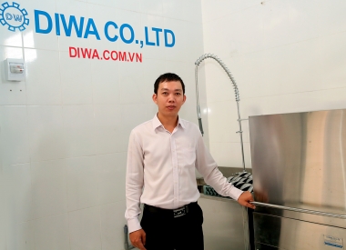 Kỹ sư xứ Quảng bỏ lương cao về sáng lập công ty sản xuất máy rửa chén
