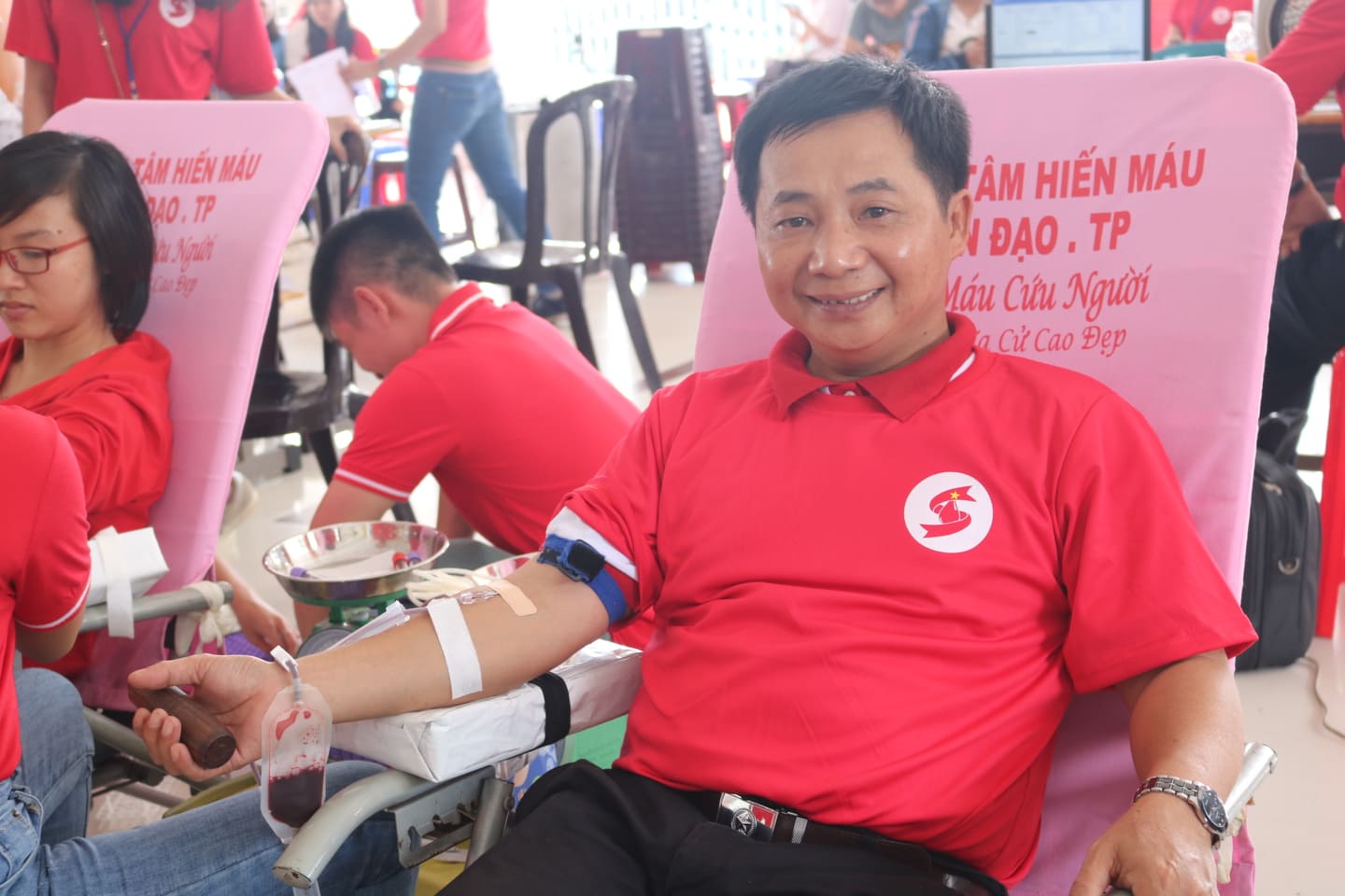 Người đàn ông hiến máu 72 lần từ nỗi đau mất mẹ do thiếu máu truyền