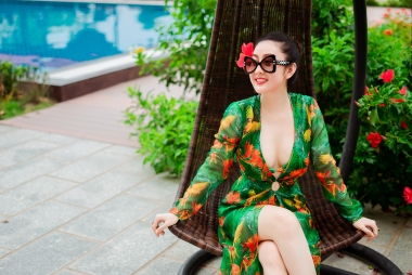 Tung bộ ảnh chào hè, Queen Kim Trang khẳng định gu thời trang biến hóa