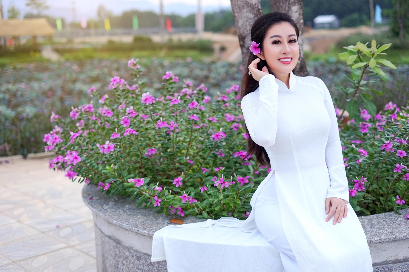 Kim Trang hóa nàng thơ trong tà áo dài trắng