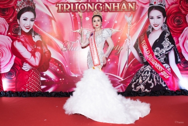 Hoa hậu Thế giới Doanh Nhân 2018 Trương Nhân mở tiệc mừng đăng quang