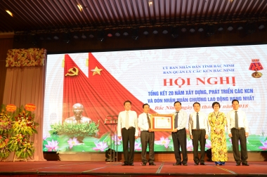 Ban Quản lý các KCN tỉnh Bắc Ninh đón nhận Huân chương Lao động hạng Nhất