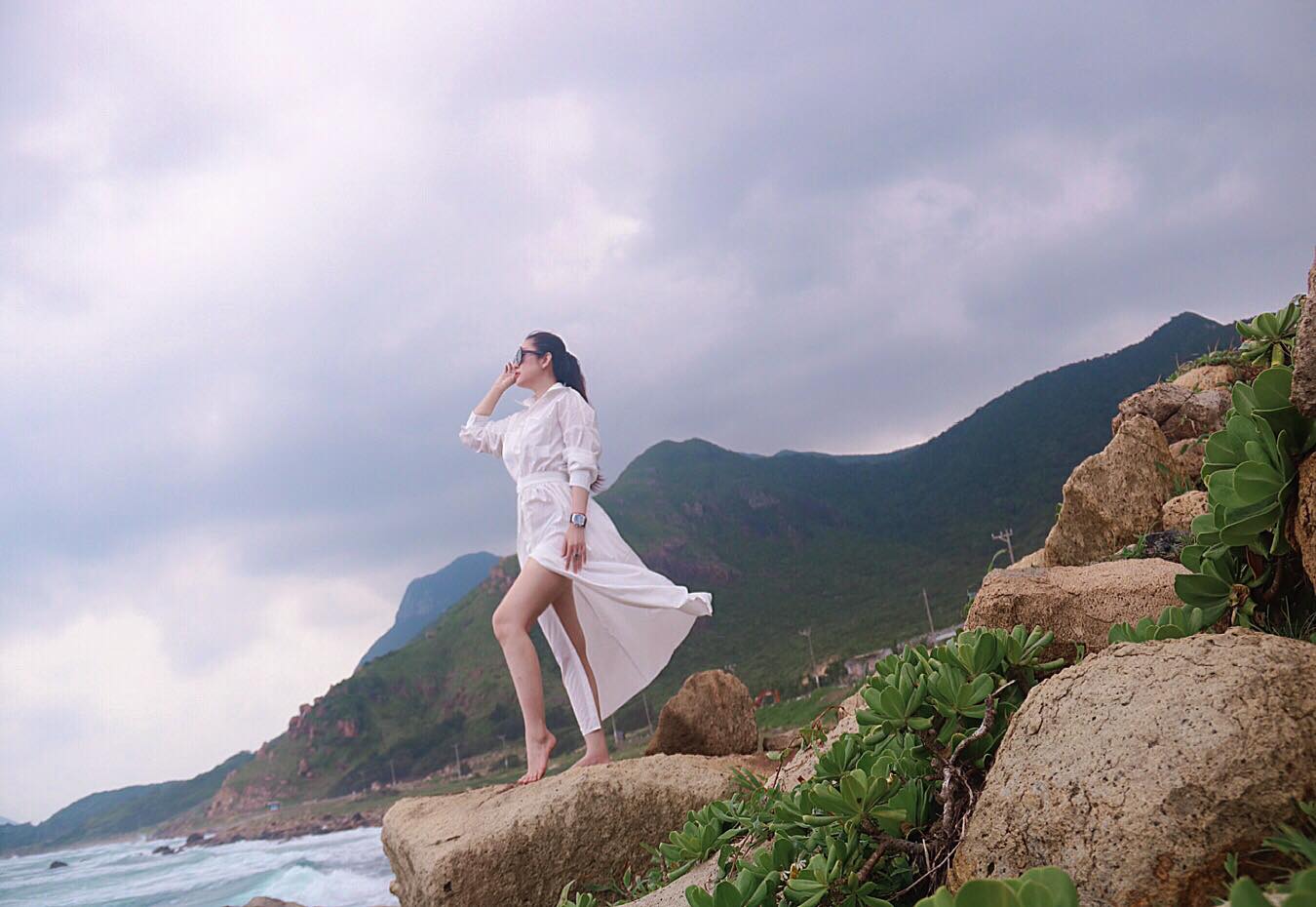 Nữ hoàng sắc đẹp Kim Trang khoe nhan sắc ‘vạn người mê’ tại Côn Đảo