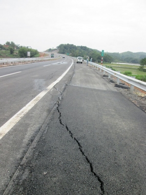 Yêu cầu không tái diễn sự cố nứt đường cao tốc Nội Bài - Lào Cai