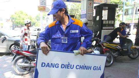 Tỷ trọng thuế trong giá xăng ở Việt Nam vẫn thấp hơn nhiều nước