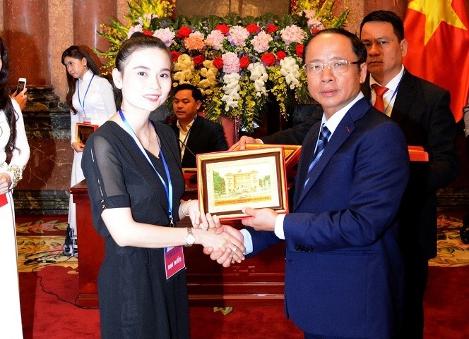 Công ty TNHH EB5 Life vinh dự nhận lời khen thưởng nhân ngày Doanh nhân Việt Nam