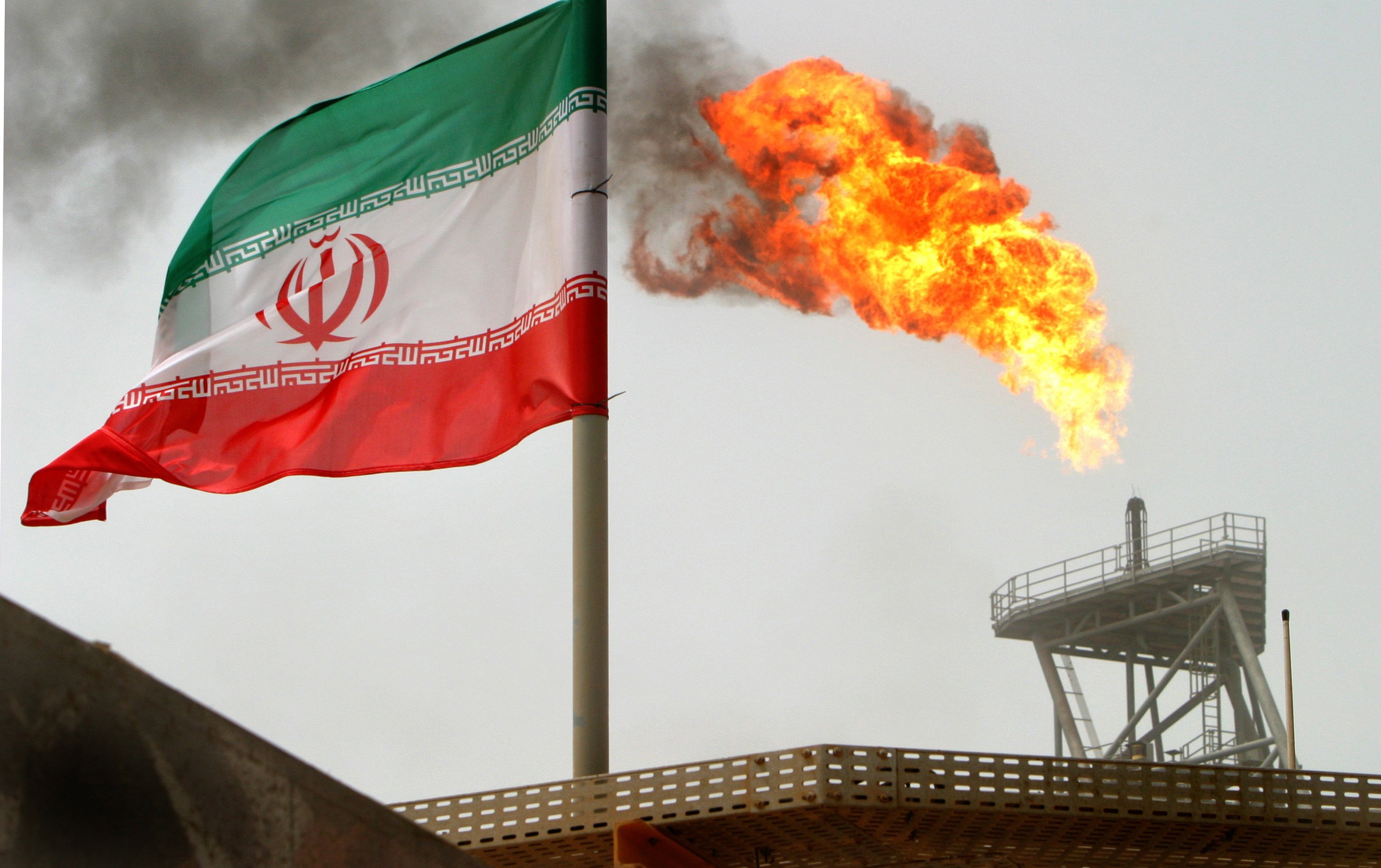 Trung Quốc ngăn chặn doanh nghiệp nước mình mua dầu Iran