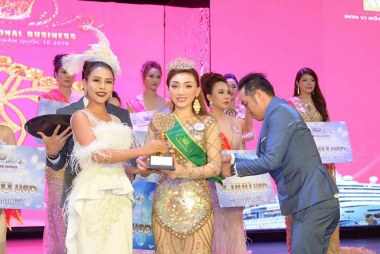CEO Diva Dress Ngọc Tuyết xuất sắc đăng quang Á hậu 3 Doanh nhân Quốc tế 2018