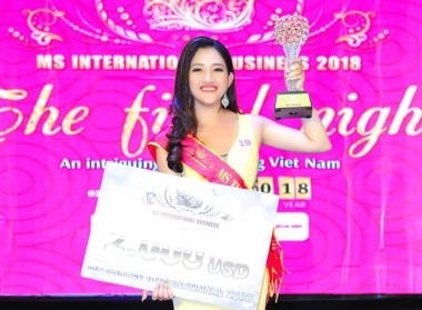 Lê Hoàng Thanh  Xuân  hạnh phúc khi được nhận 2 giải thưởng danh giá tại cuộc thi Hoa hậu Doanh nhân Quốc tế 2018