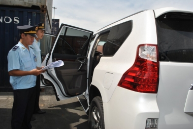 Bộ Tài chính yêu cầu "siết chặt" quản lý ô tô nhập khẩu