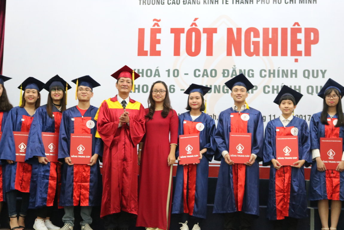 Trường Cao đẳng Kinh tế TP. Hồ Chí Minh tổ chức lễ tốt nghiệp và ngày hội việc làm cho sinh viên