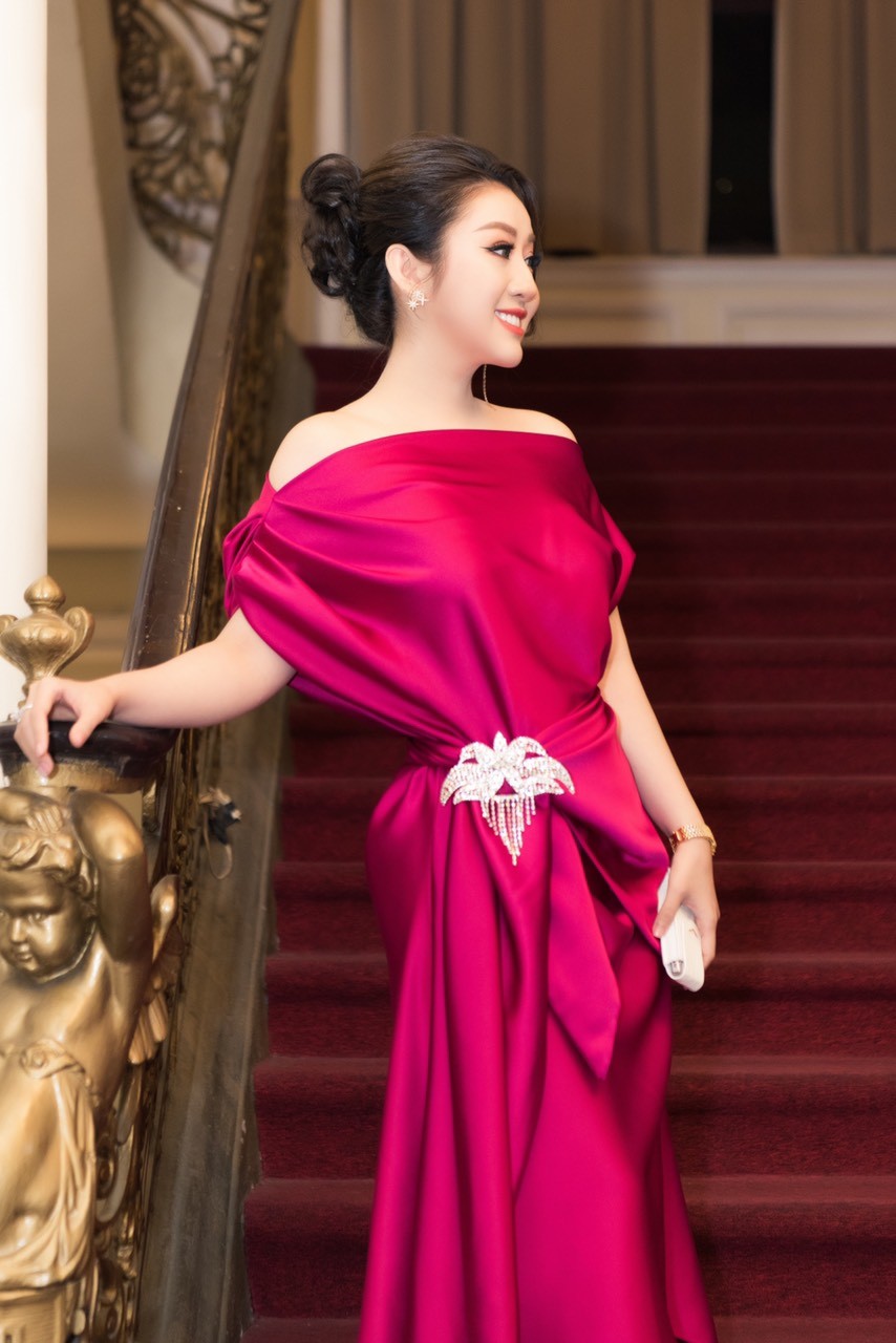 Xã hội - Nữ hoàng Kim Trang sang chảnh dự sự kiện, thu hút mọi ánh nhìn (Hình 3).