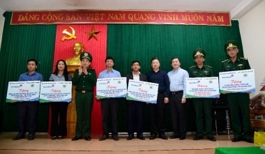 VietinBank hỗ trợ quân dân khu vực biên giới tỉnh Quảng Nam, Quảng Bình khắc phục thiệt hại do mưa lũ