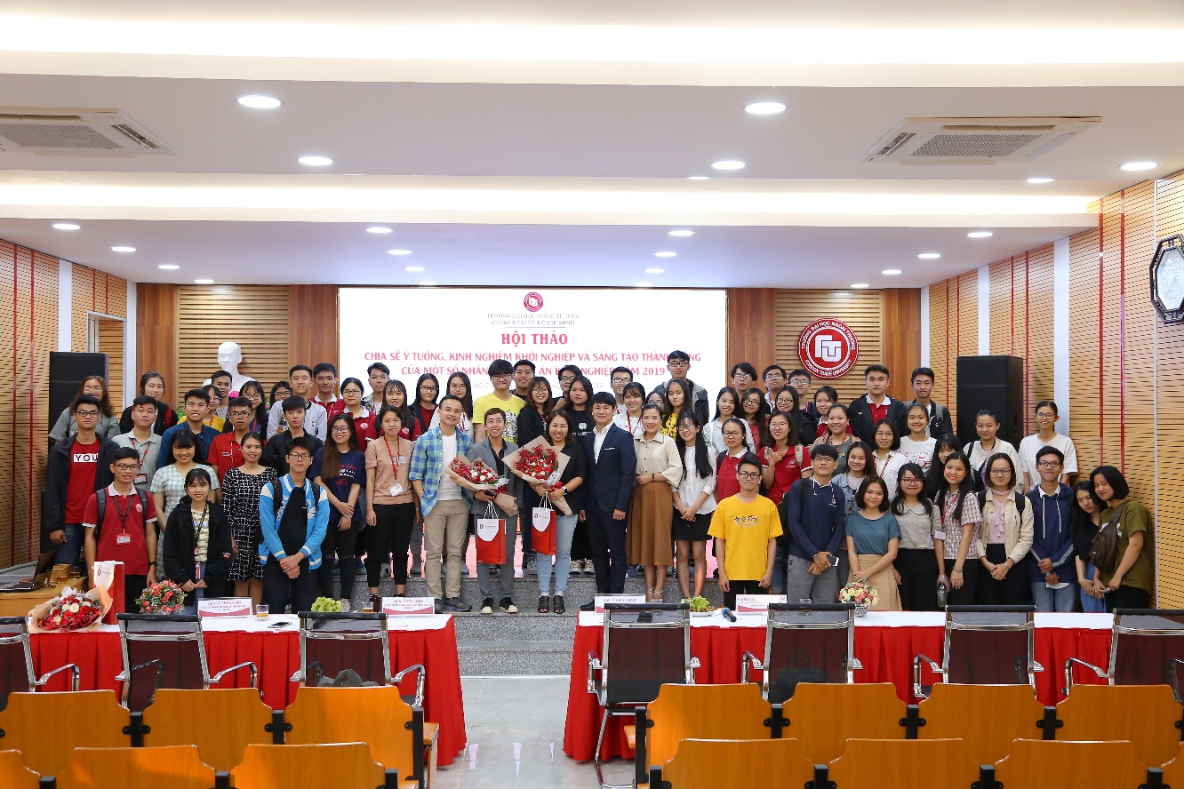 Sinh viên cơ sở II trường Đại học Ngoại Thương sôi nổi tại hội thảo về khởi nghiệp và sáng tạo