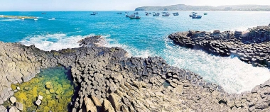 Phát triển bền vững du lịch gắn với các vấn đề xã hội ở tỉnh Phú Yên