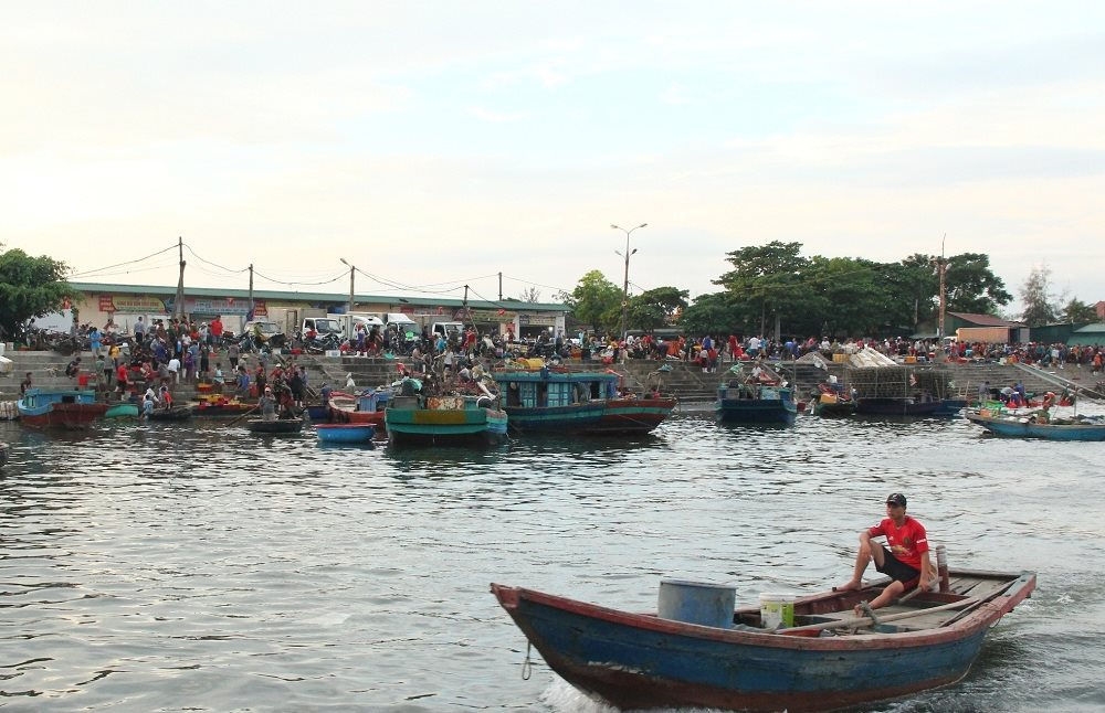 Phát triển dịch vụ hậu cần nghề cá ở tỉnh Hà Tĩnh hiện nay