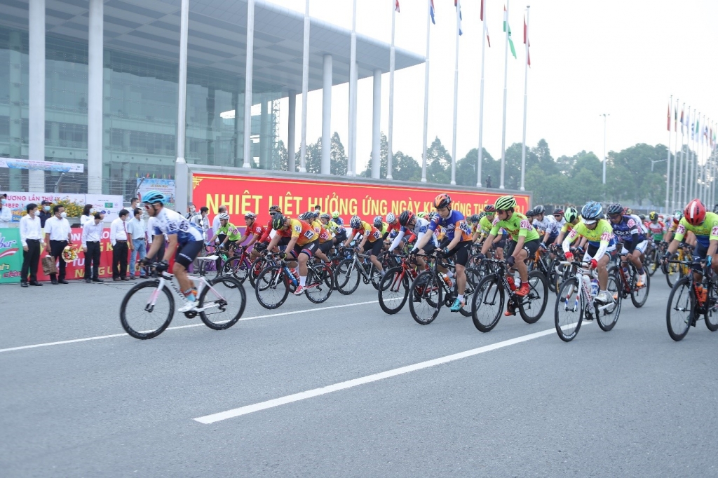Giải xe đạp truyền hình Bình Dương (BTV) lần thứ XI quy tụ hơn 200 tay đua khắp cả nước