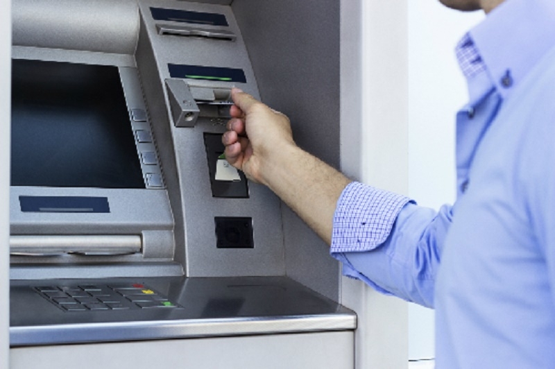 Thí điểm rút tiền tại máy ATM bằng thẻ căn cước công dân gắn chip