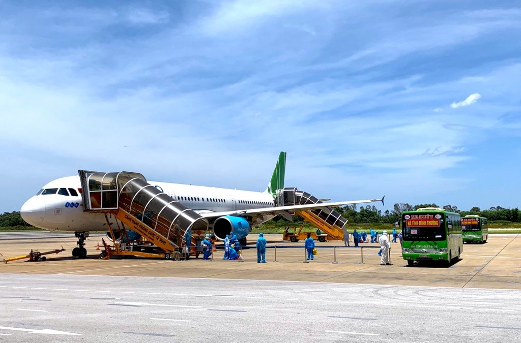 Bamboo Airways bay đưa người dân về Hà Tĩnh: Hành trình hồi hương hơn ngàn cây số
