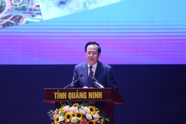 Bộ trưởng Đào Ngọc Dung chỉ ra 4 hạn chế trong phát triển thị trường lao động vùng Đồng bằng sông Hồng