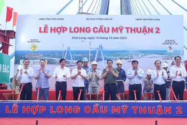 Hợp long cầu Mỹ Thuận 2 thuộc Dự án thành phần đầu tư xây dựng Cầu Mỹ Thuận 2