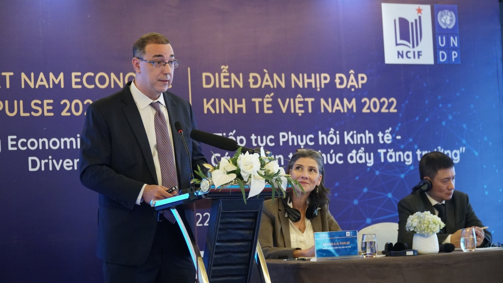 Triển vọng kinh tế Việt Nam tươi sáng, nhưng rủi ro đang gia tăng
