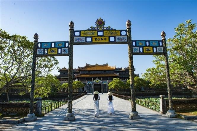 Tổ chức không gian phát triển Thừa Thiên Huế theo hướng mô hình đô thị trực thuộc trung ương trên nền tảng bảo tồn