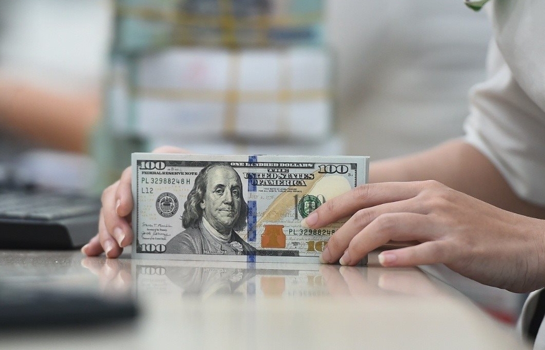 Sử dụng mô hình ARIMA để dự báo tỉ giá hối đoái VNĐ/USD