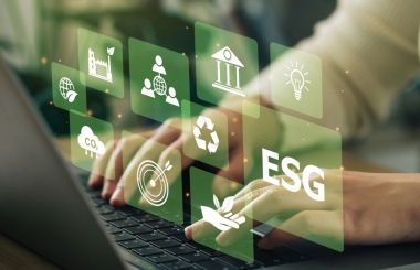 Các yếu tố ảnh hưởng đến phát triển ngân hàng xanh: Nghiên cứu trường hợp các ngân hàng thương mại tại Việt Nam