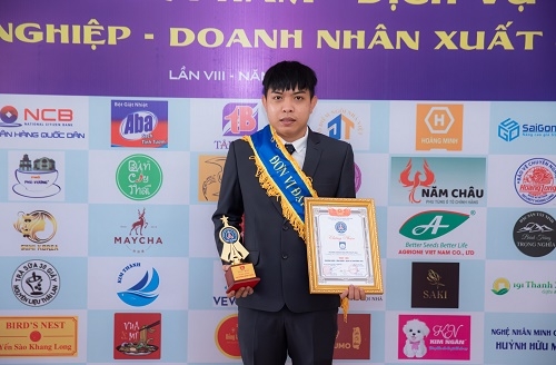 Doanh nhân Nguyễn Nhựt Hào được vinh danh tại chương trình