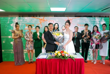 Thương hiệu AkihiroHn - Á hậu Hồng Nhung đồng hành xuyên suốt cùng Vilco Mart24h