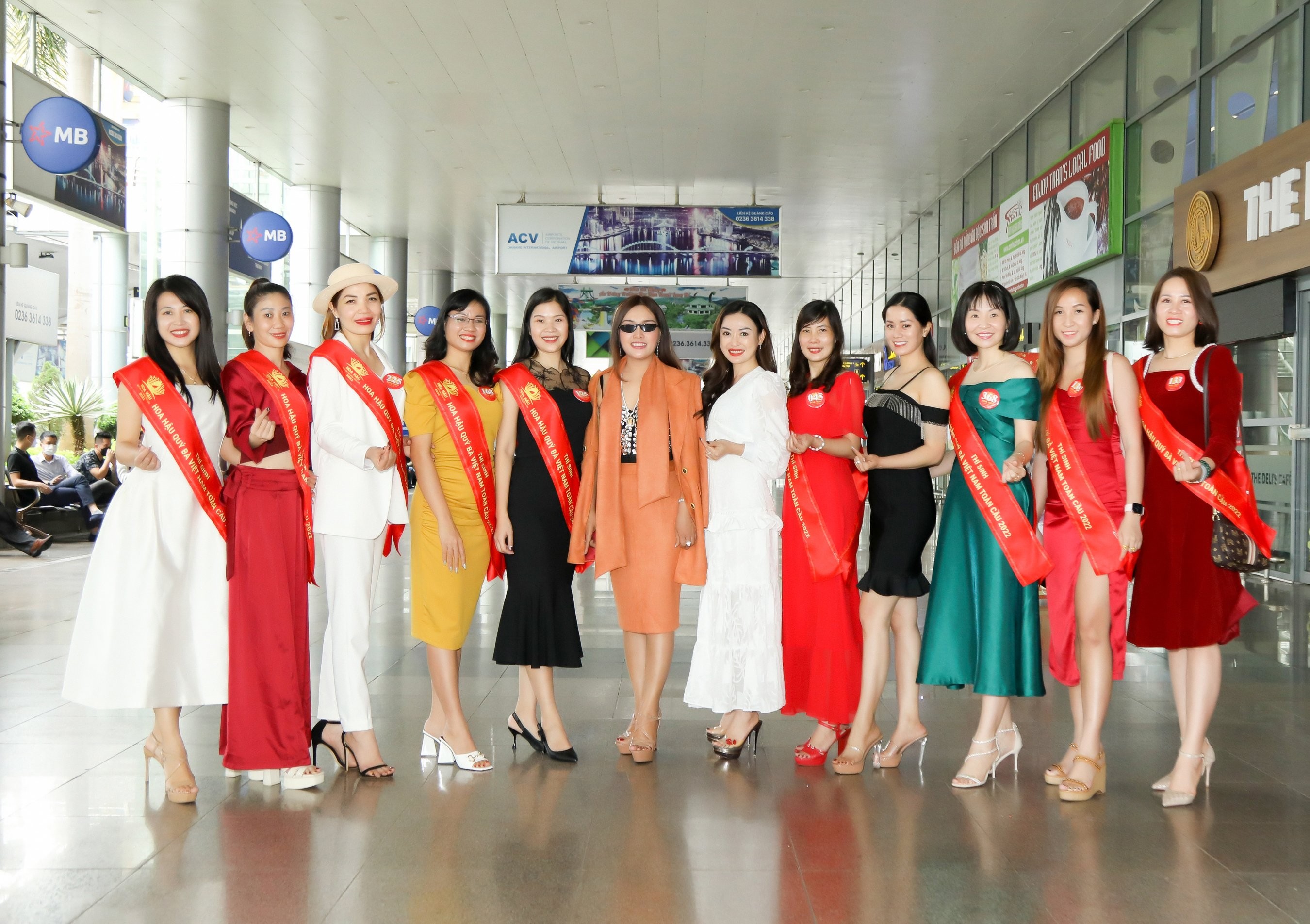 Chào đón Đoàn thí sinh Hoa hậu quý bà Việt Nam toàn cầu 2022 tại sân bay Quốc tế Đà Nẵng