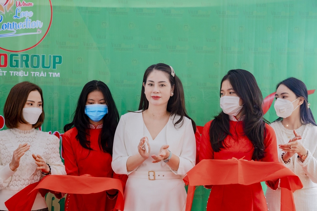Á hậu Hồng Nhung đưa thương hiệu máy lọc nước AkihiroHn đến Nghệ An và Đà Nẵng