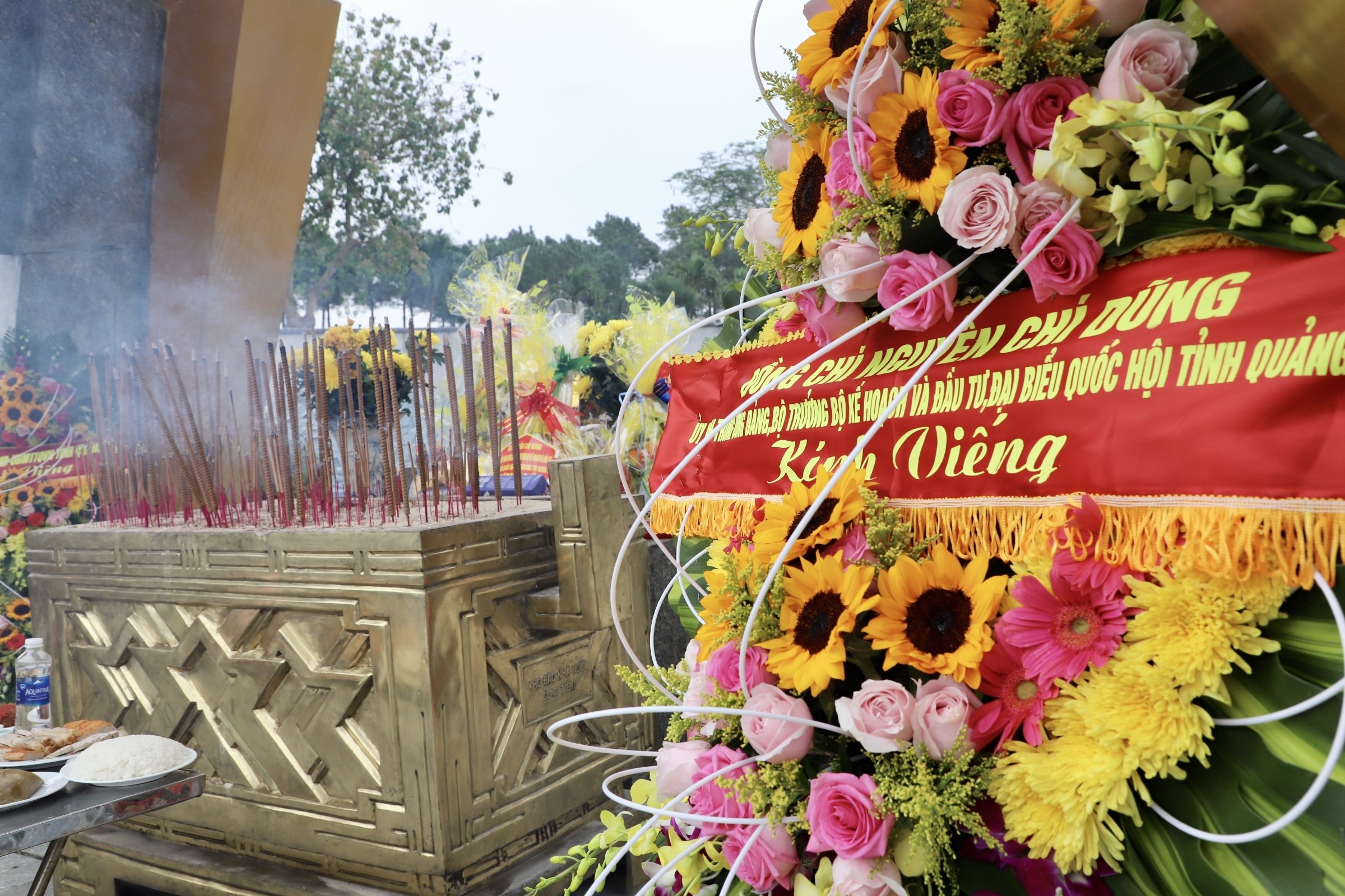 Bộ trưởng Nguyễn Chí Dũng tặng quà Tết cho các gia đình chính sách, người nghèo và thực hiện nhiều hoạt động tri ân trên địa bàn Quảng Trị