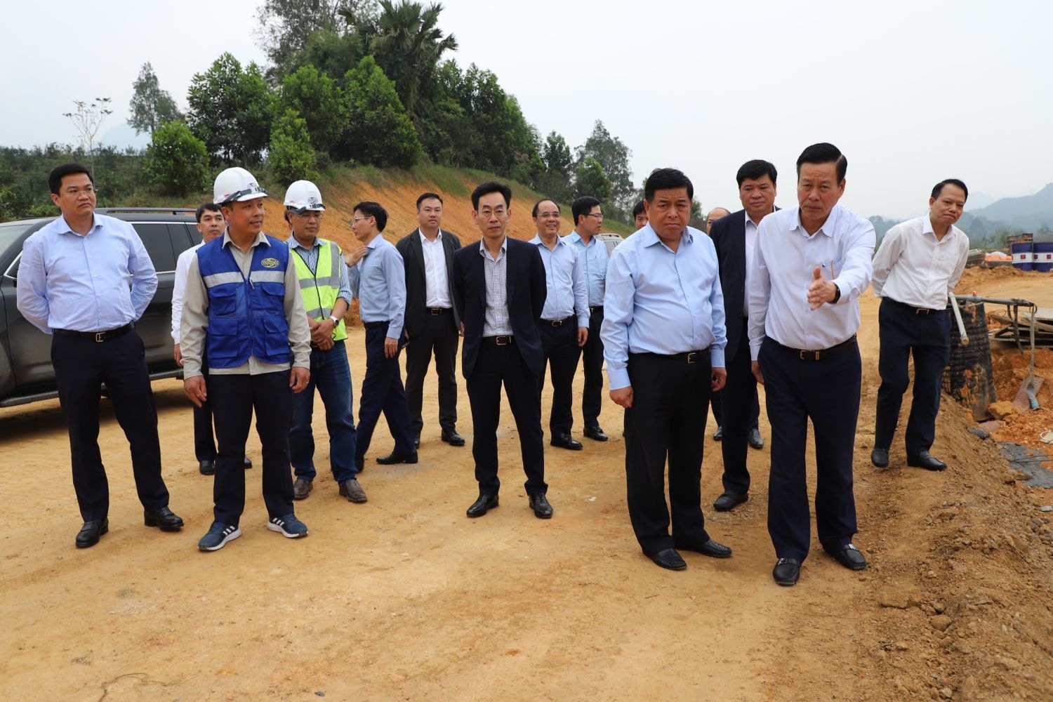 Bộ trưởng Nguyễn Chí Dũng kiểm tra tiến độ, đôn đốc giải ngân vốn đầu tư công tại Dự án cao tốc Hà Giang – Tuyên Quang