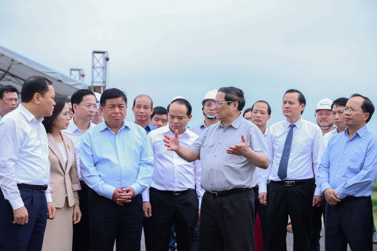 Thăm cửa khẩu Hữu Nghị, Thủ tướng Phạm Minh Chính lưu ý việc phân cấp, phân quyền; tạo thuận lợi cho người dân, doanh nghiệp…