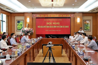 Ông Nguyễn Thành Phong nhận quyết định làm Phó Ban Kinh tế Trung ương