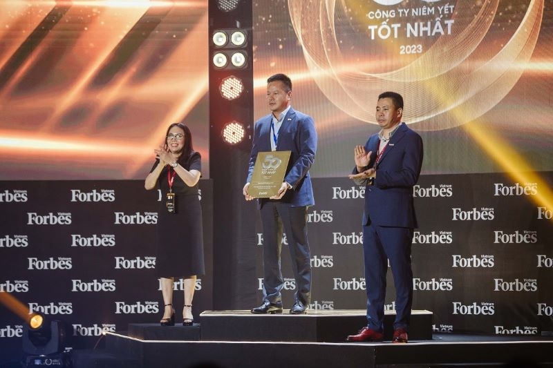 MB vào Top 50 công ty niêm yết tốt nhất Việt Nam 2023 của Forbes