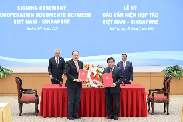 Thủ tướng Phạm Minh Chính và Thủ tướng Lý Hiển Long trao đổi thực chất về các biện pháp nhằm tạo đột phá trong quan hệ hai nước
