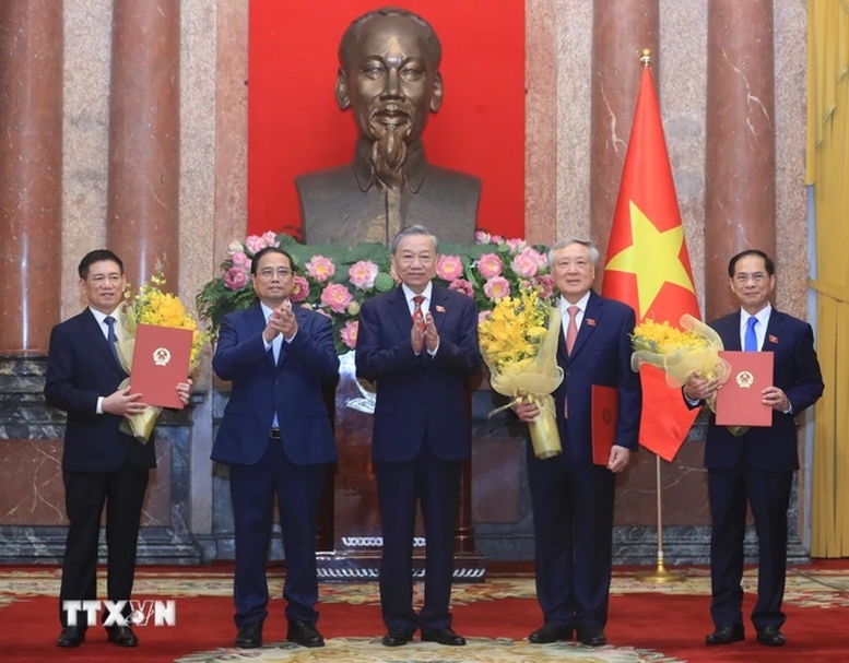 Tổng Bí thư, Chủ tịch nước đề nghị 3 Phó Thủ tướng và 2 Bộ trưởng phấn đấu xứng đáng là những người lãnh đạo mẫu mực