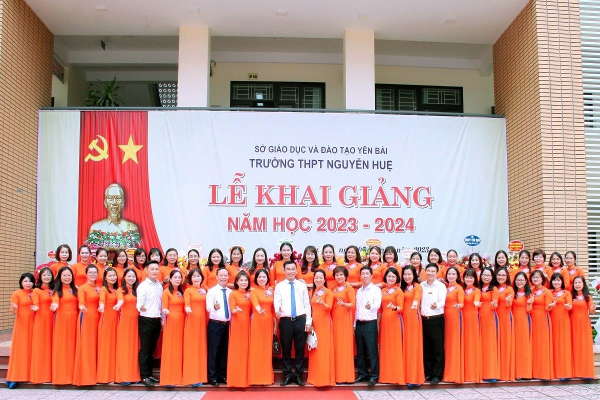 Trường PTTH Nguyễn Huệ, tỉnh Yên Bái đẩy mạnh phong trào dạy tốt, học tốt