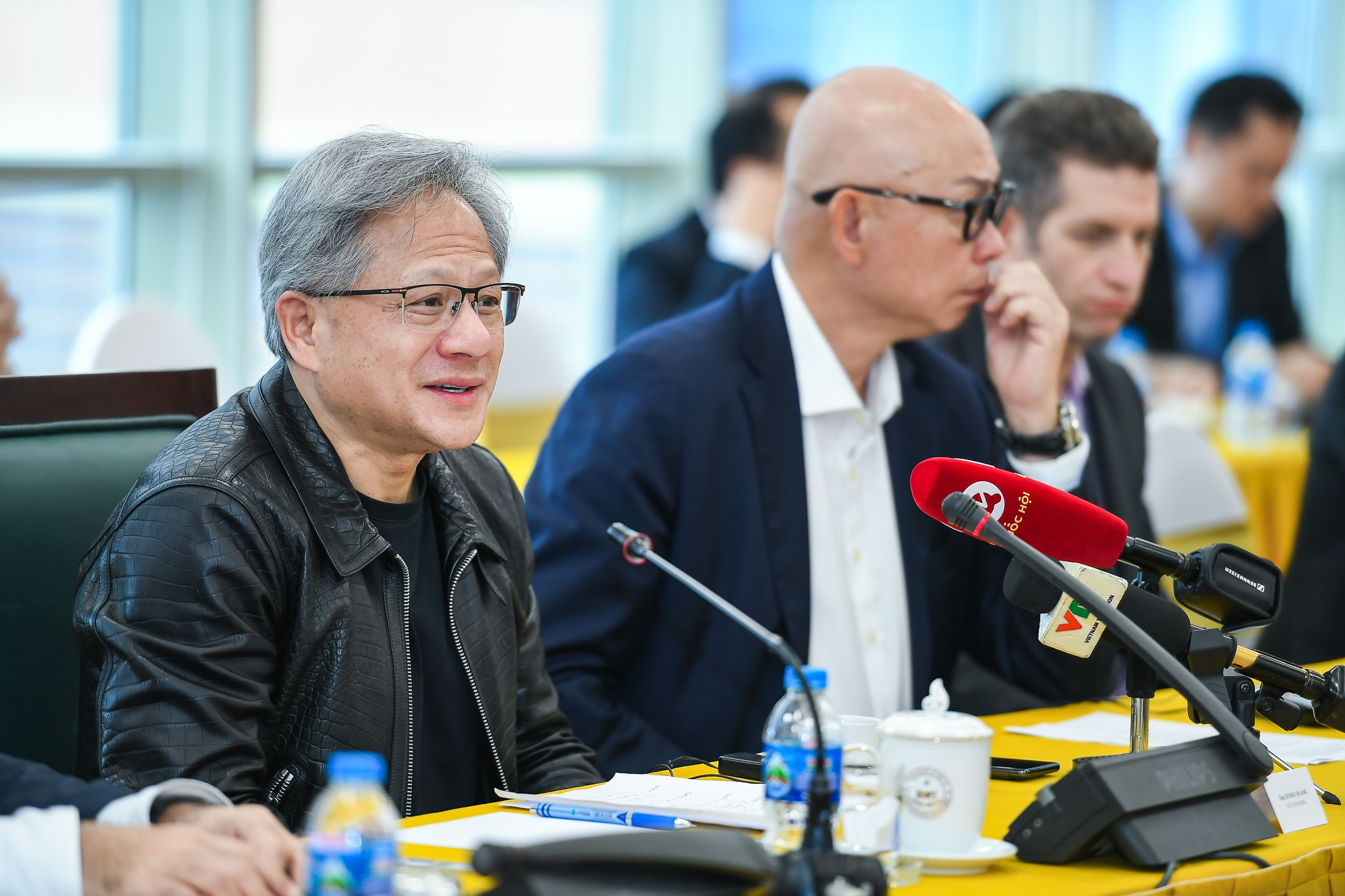 Đề nghị NVIDIA đẩy mạnh nghiên cứu, triển khai các dự án đầu tư về bán dẫn, AI vào Việt Nam