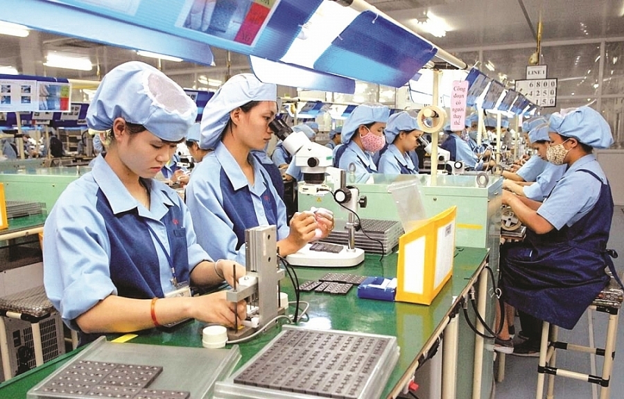 Chuyển dịch cơ cấu lao động ngành công nghiệp ở TP. Hồ Chí Minh