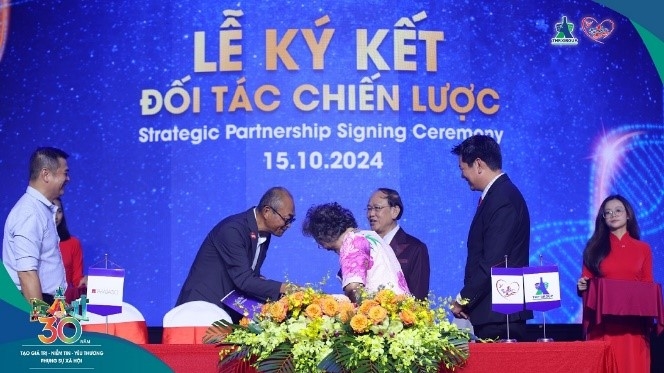 Tập đoàn trăm tuổi Nhật Bản hợp tác với Tân Hiệp Phát để nỗ lực tạo giá trị đột phá cho ngành giải khát Việt