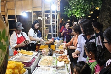Truyền miệng điện tử và mối quan hệ với ý định lựa chọn điểm đến du lịch ẩm thực của thế hệ trẻ ở Việt Nam